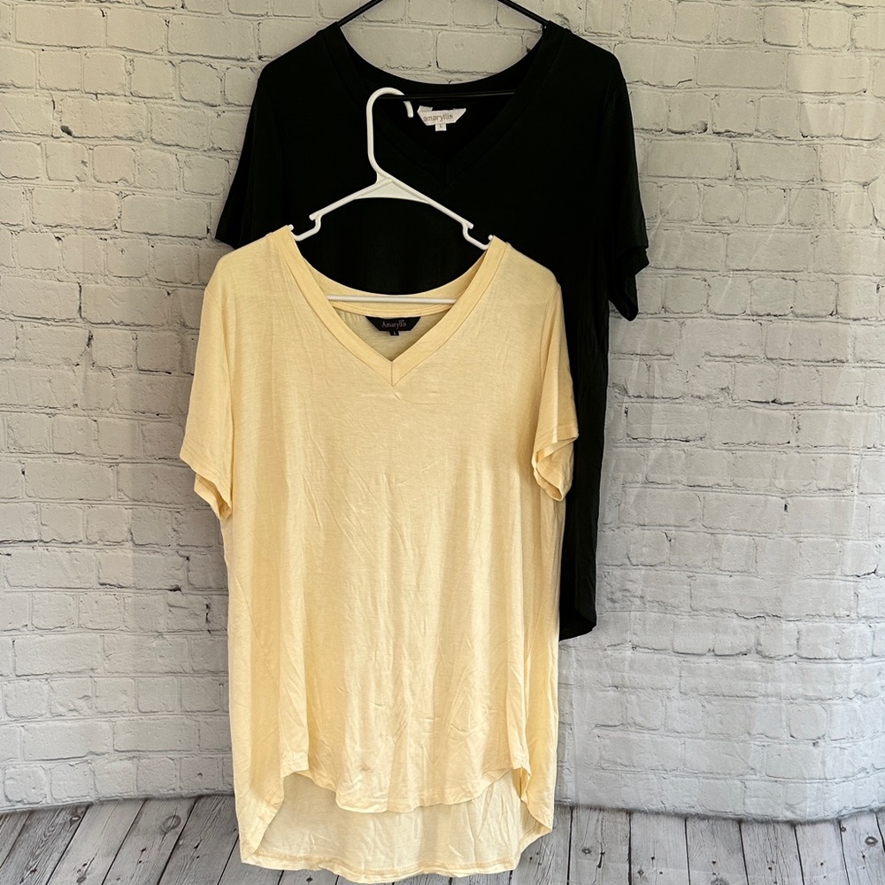 Amaryllis Women's V-Neck tunic tops! Yellow and dark green NWOT